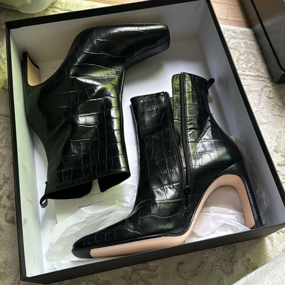 BNWT Women's Marcelle Croc-Embossed High-Heel Boots - Picture 3 of 6